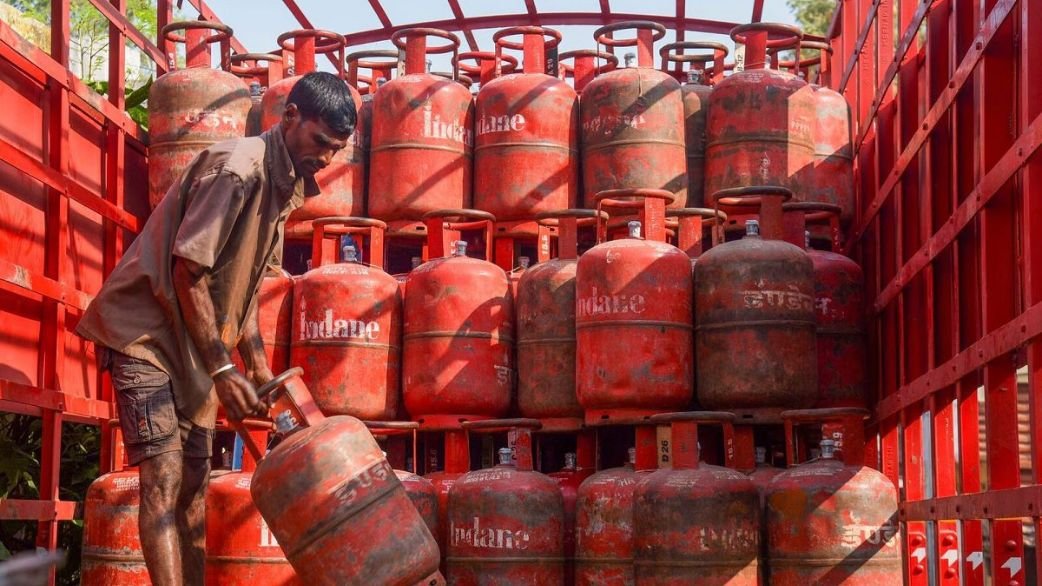 Free Gas Cylinder Yojana 2025