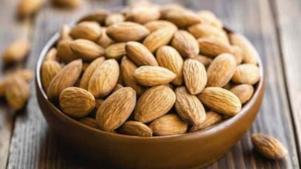 Badam Ke Fayde Aur Nuksan